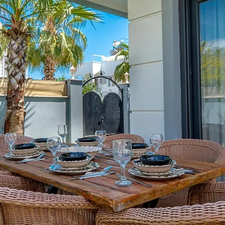 Otel W Jacuzzi, Private Pool, Garden In Antalya Belek